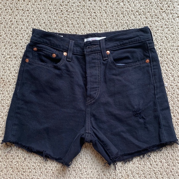 Levi’s wedgie jean cut off shorts - Picture 1 of 3
